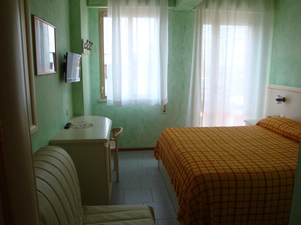 Hotel Prestigio Cesenatico Oda fotoğraf